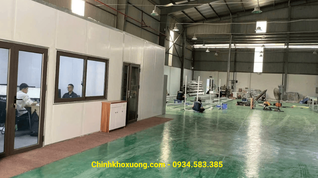 Cho thuê kho xưởng khu công nghiệp Lương Sơn-5000m2 giá 70k/m2 1 Văn phòng trong kho KCN Lương Sơn