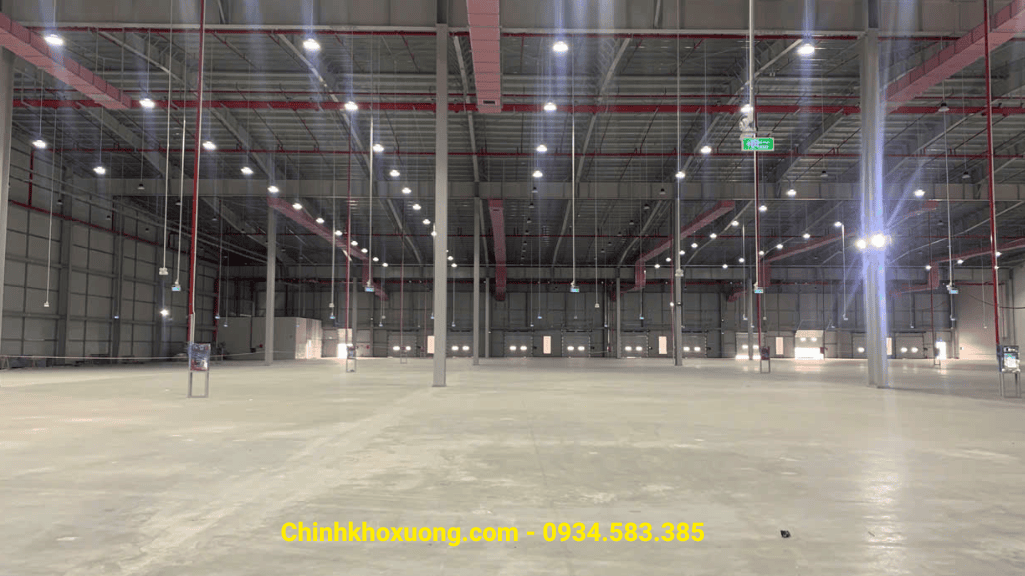 Bên trong kho xưởng cụm công nghiệp Yên Lệnh