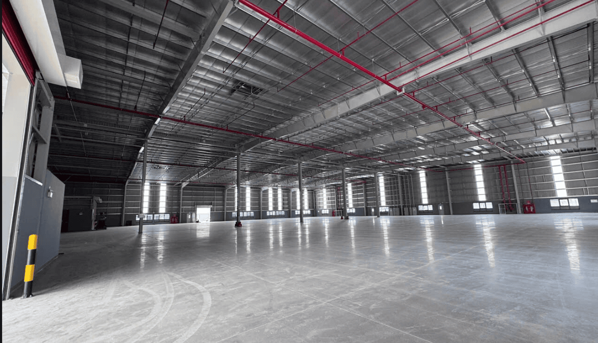 Cho thuê kho xưởng khu công nghiệp Yên Phong Bắc Ninh 1.200m2-10.000m2 1 Bên trong kho xưởng KCN Yên Phong Bắc Ninh
